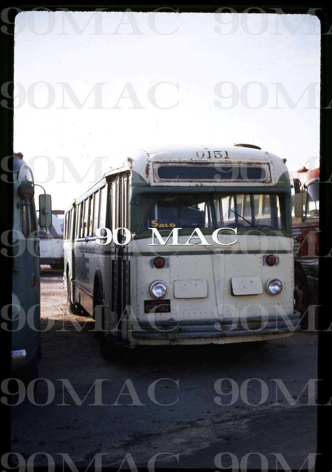 JARRETT’S BUS SALES LOT. Carson (CA). 6 Original Slides 1969.