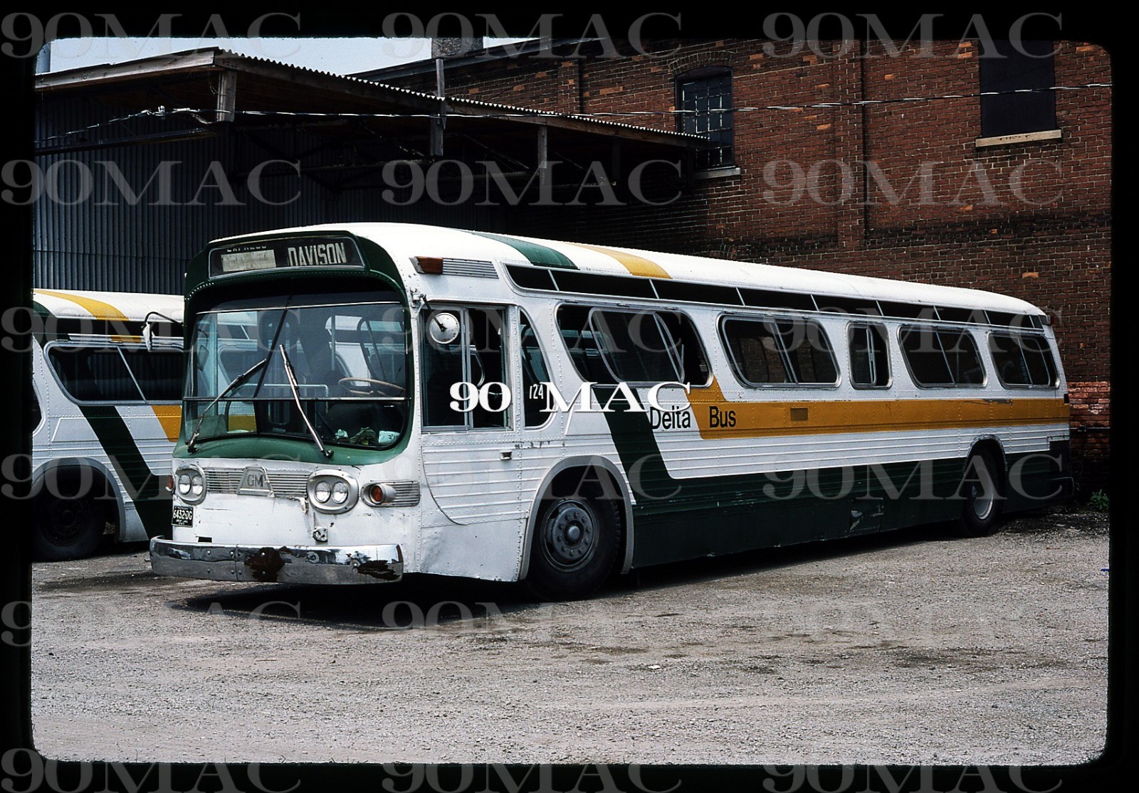 SAGINAW TRANSIT SYSTEM. GM COACH BUS #724. Saginaw (MI). Original Slide 1979.