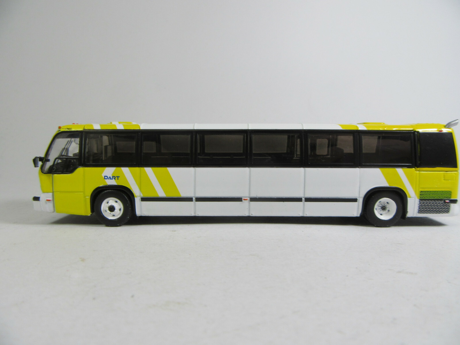 Iconic Replicas 1:87 Bus GMC RTS Bus Dallas DART USA