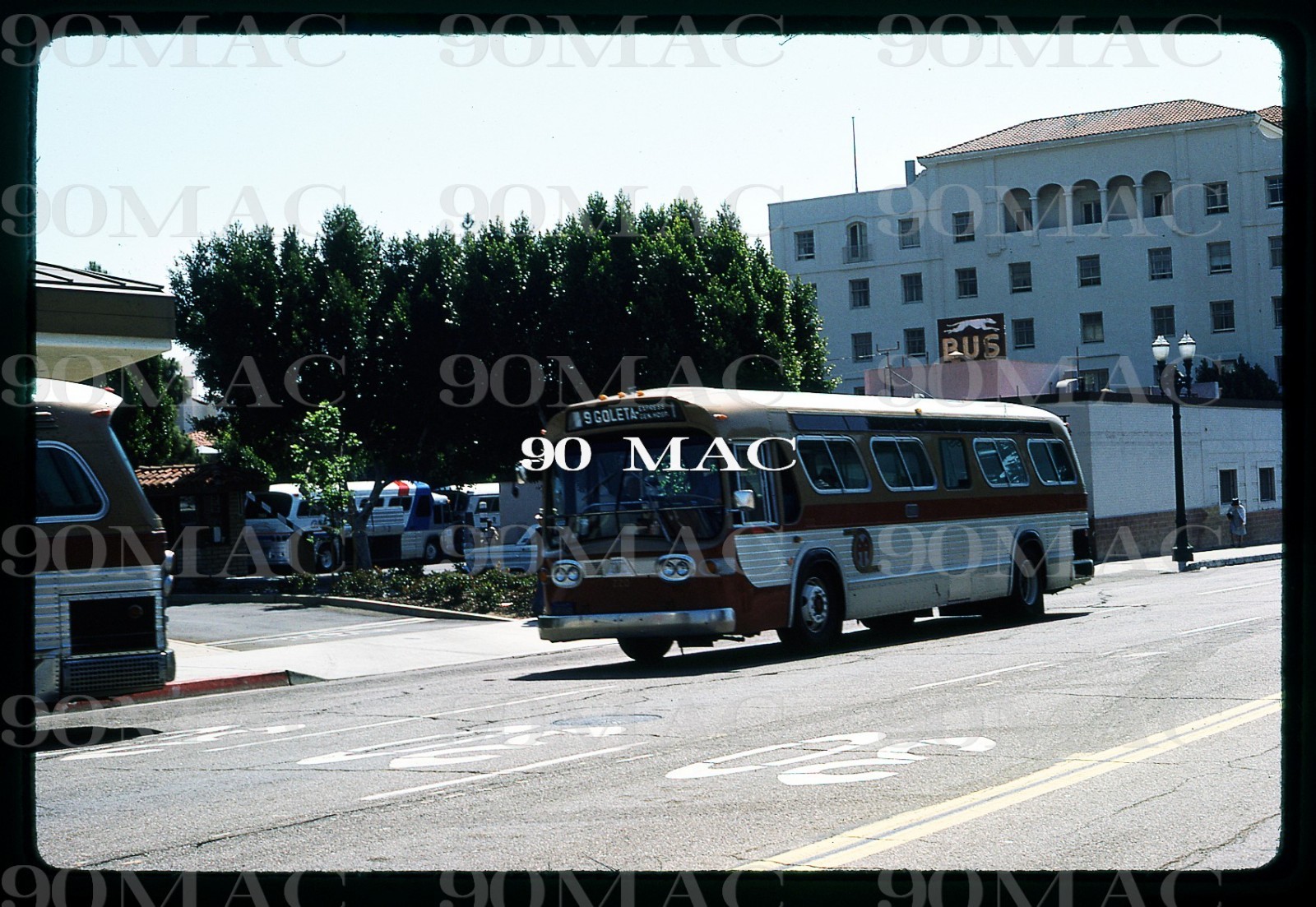 SBMTD. Santa Barbara (CA). GM COACH BUS #220. Original Slide 1975.