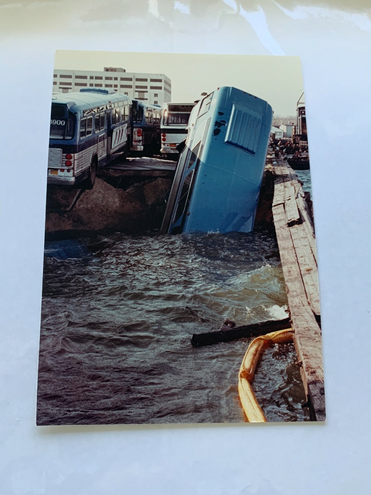 6×4 NY NYC FRONT END FEB BUS IN WATER PHOTOGRAPH EDGEWATER PIER COLLAPSE 1983