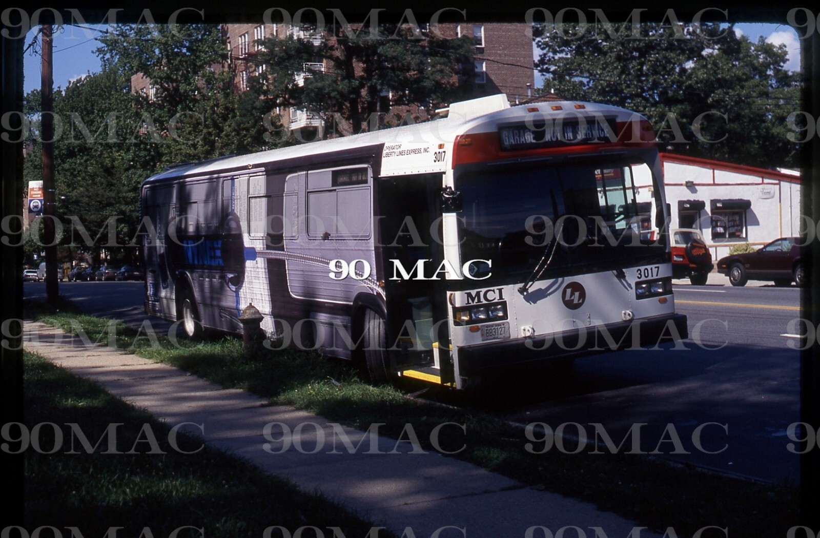 LIBERTY LINES. MCI CLASSIC BUS #3017. Bronx (NY). Original Slide 1996.