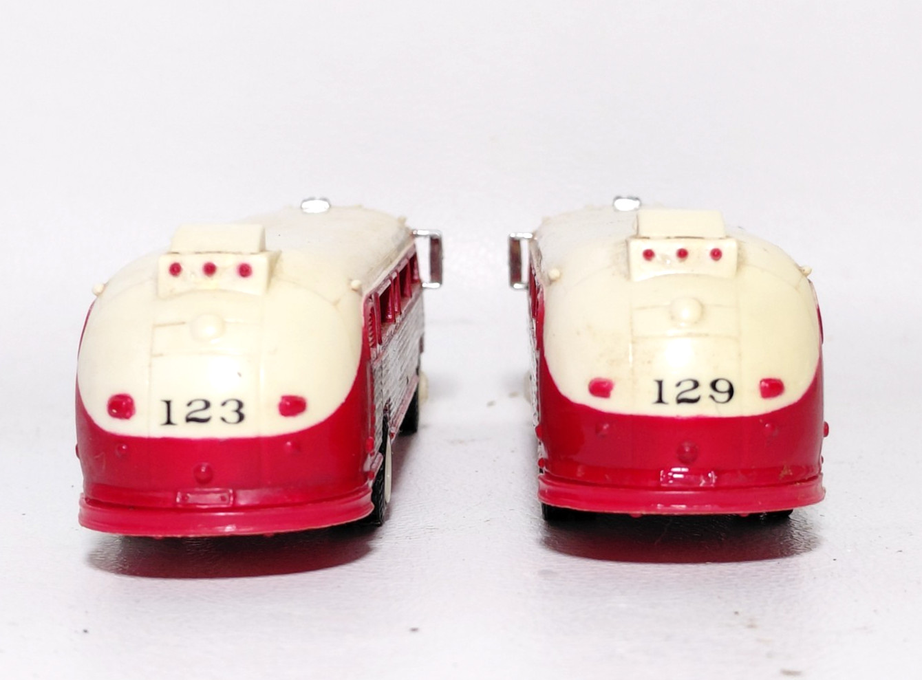 Colonial Coach Lines HO Scale Diecast Model Bus Lot 1:87 Utica Express 123 129
