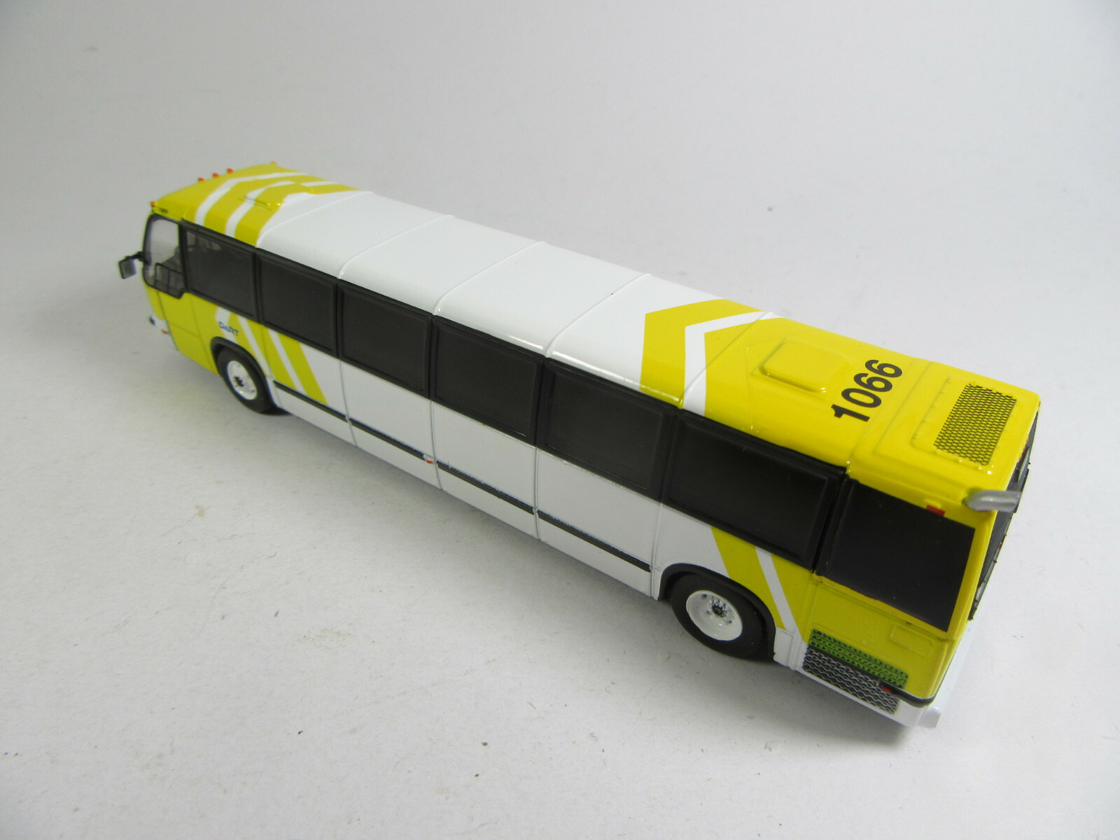 Iconic Replicas 1:87 Bus GMC RTS Bus Dallas DART USA