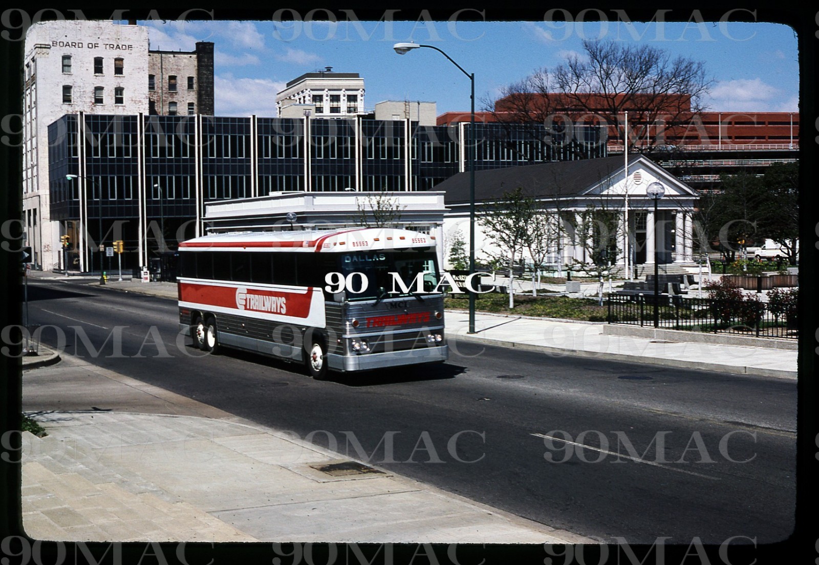 TRAILWAYS. MCI BUS #85901. Original Slide 1980.