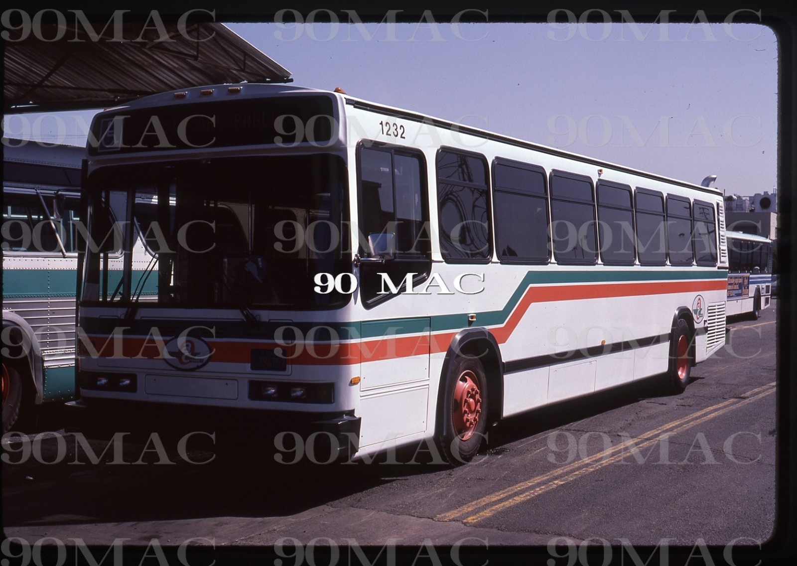 AC TRANSIT-ACT. NEOPLAN BUS #1232. Oakland (CA). 2 Original Slides 1985. (A)