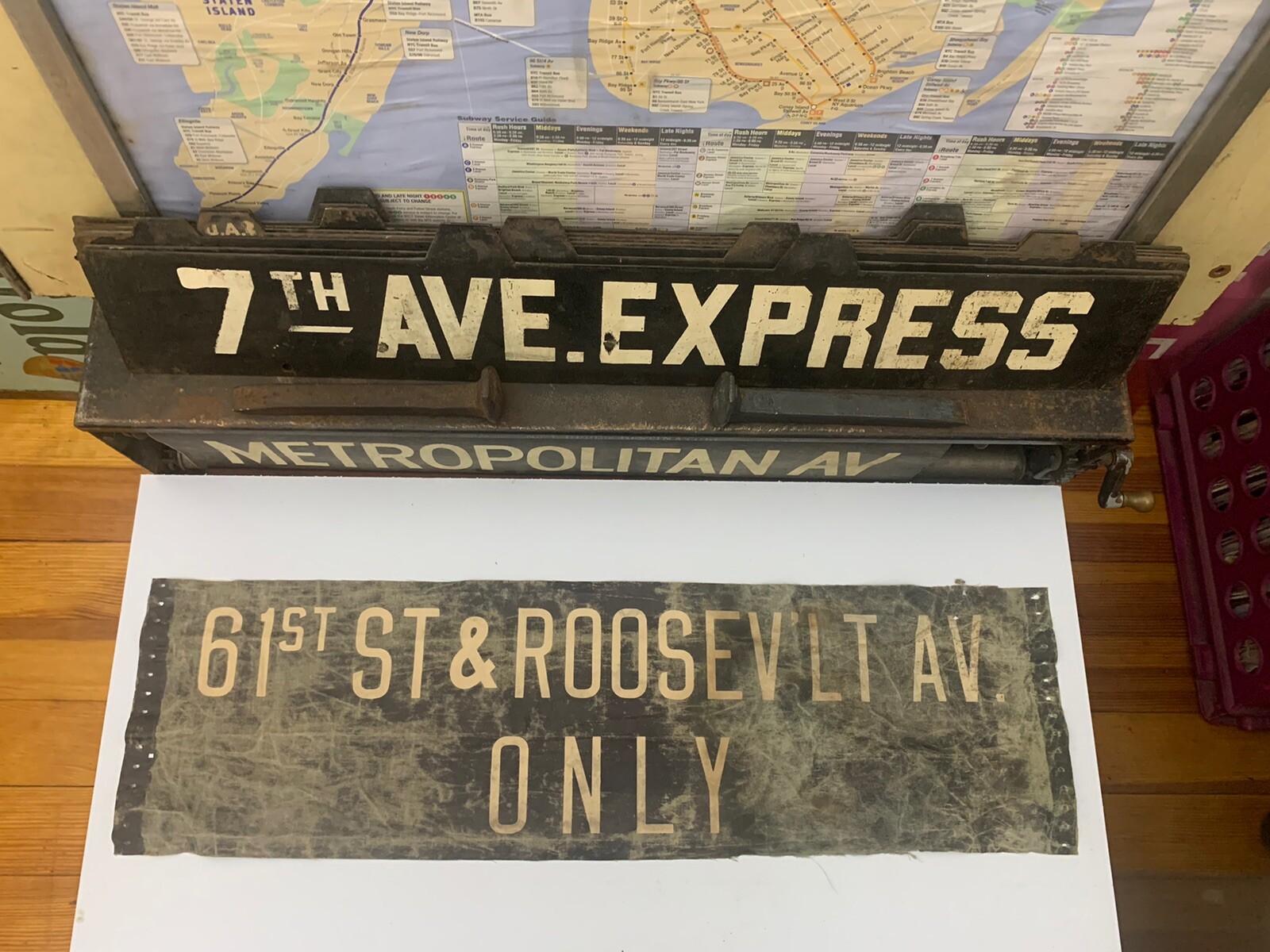 NY NYC PRIMITIVE BUS ROLL SIGN ROOSEVELT AVENUE 61 STREET L.I.R.R. TRAIN QUEENS