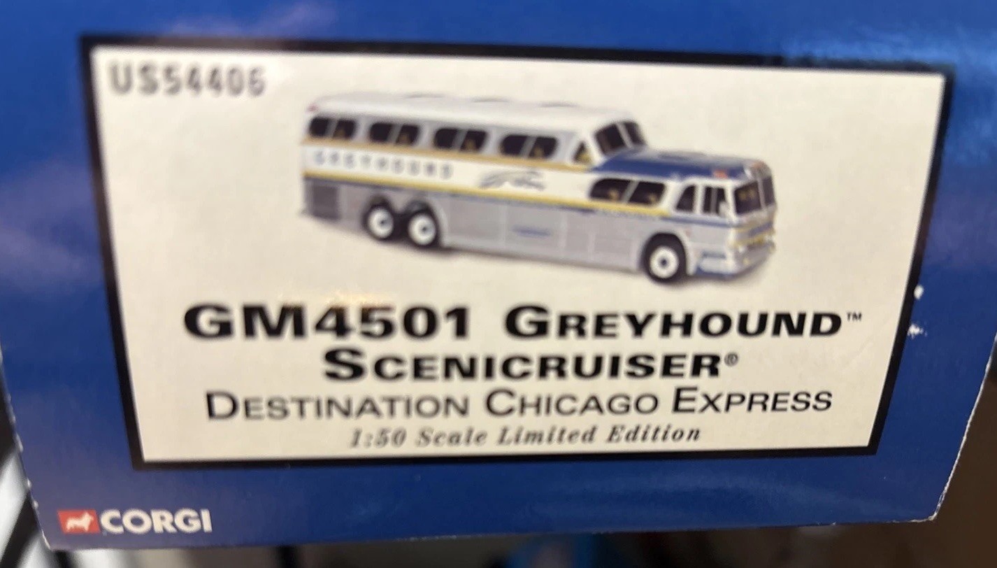 Corgi 1:50 Greyhound Scenicruiser PD4501 Chicago Express Bus