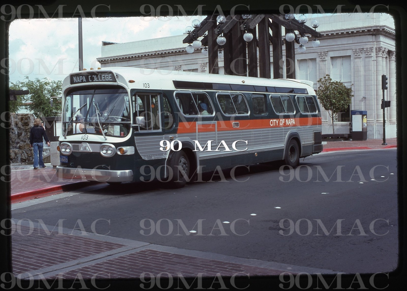 NAPA VALLEY TRANSIT. GM COACH BUS #103. Napa (CA). Original Slide 1975. (A)