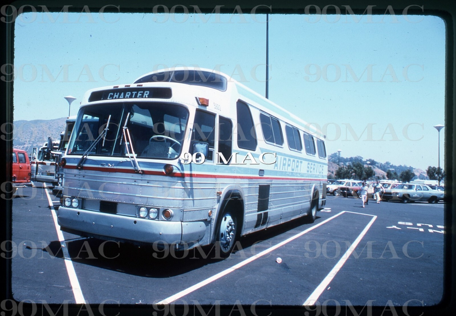 AIRPORT SERVICE. GM COACH BUS #5602. Anaheim (CA). Original Slide 1978.