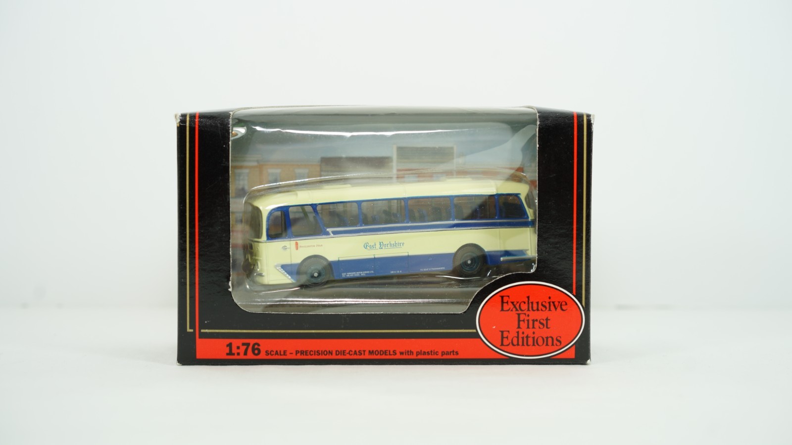EFE Gilbow 1/76 Cavalier Coach East Yorkshire Item 12102 NEW B541