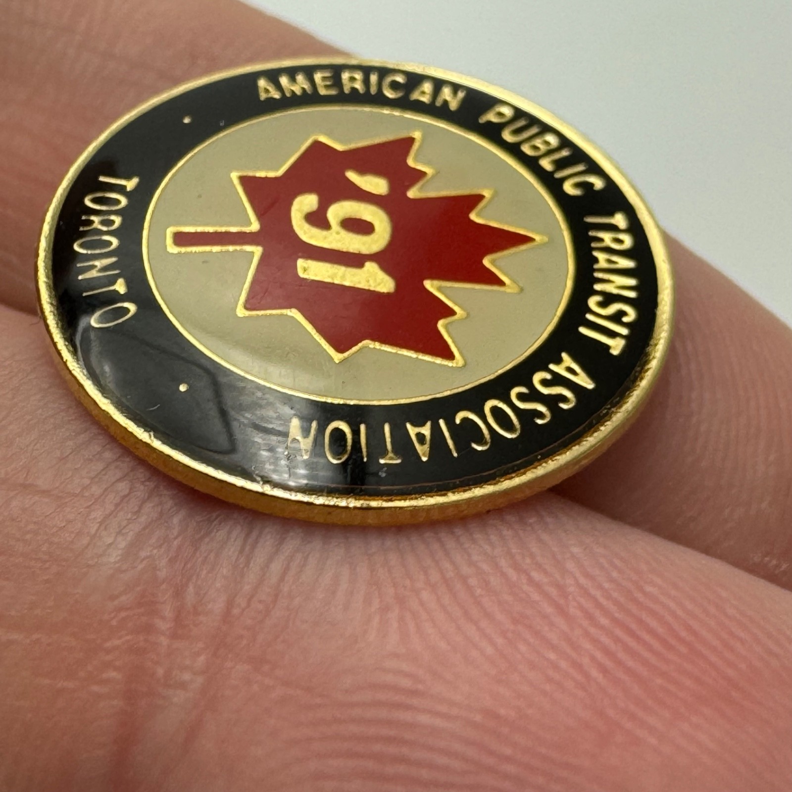1991 American Public Transit Association APTA Lapel Pin Toronto Maple Leaf