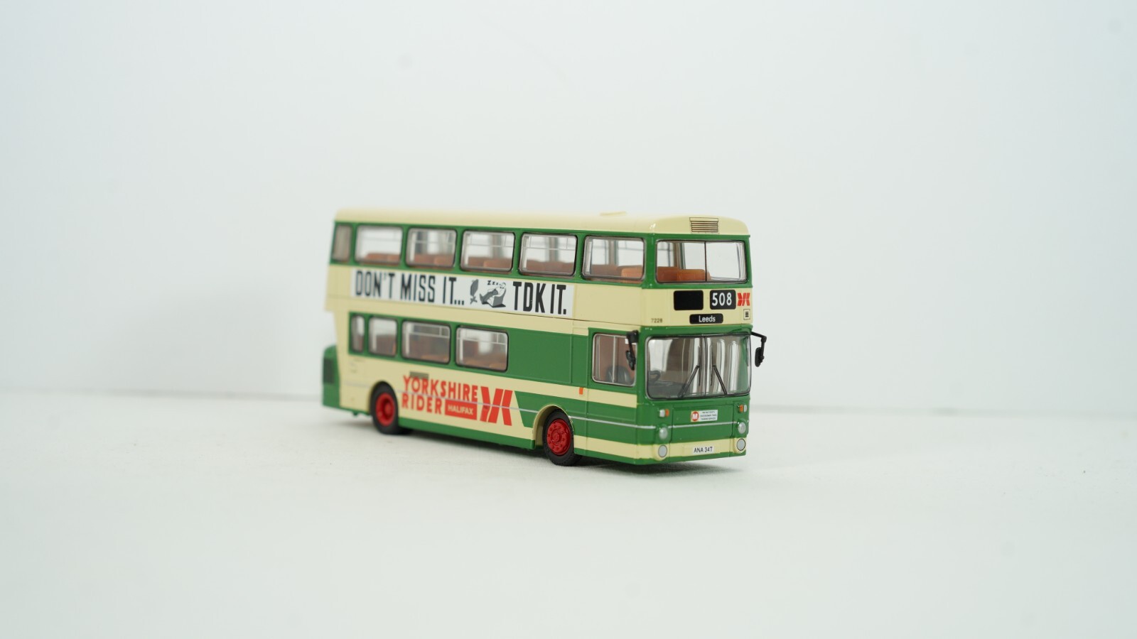 EFE Gilbow 1/76 GM Standard Fleetline Yorkshire Rider Bus Item 29006 NEW W20