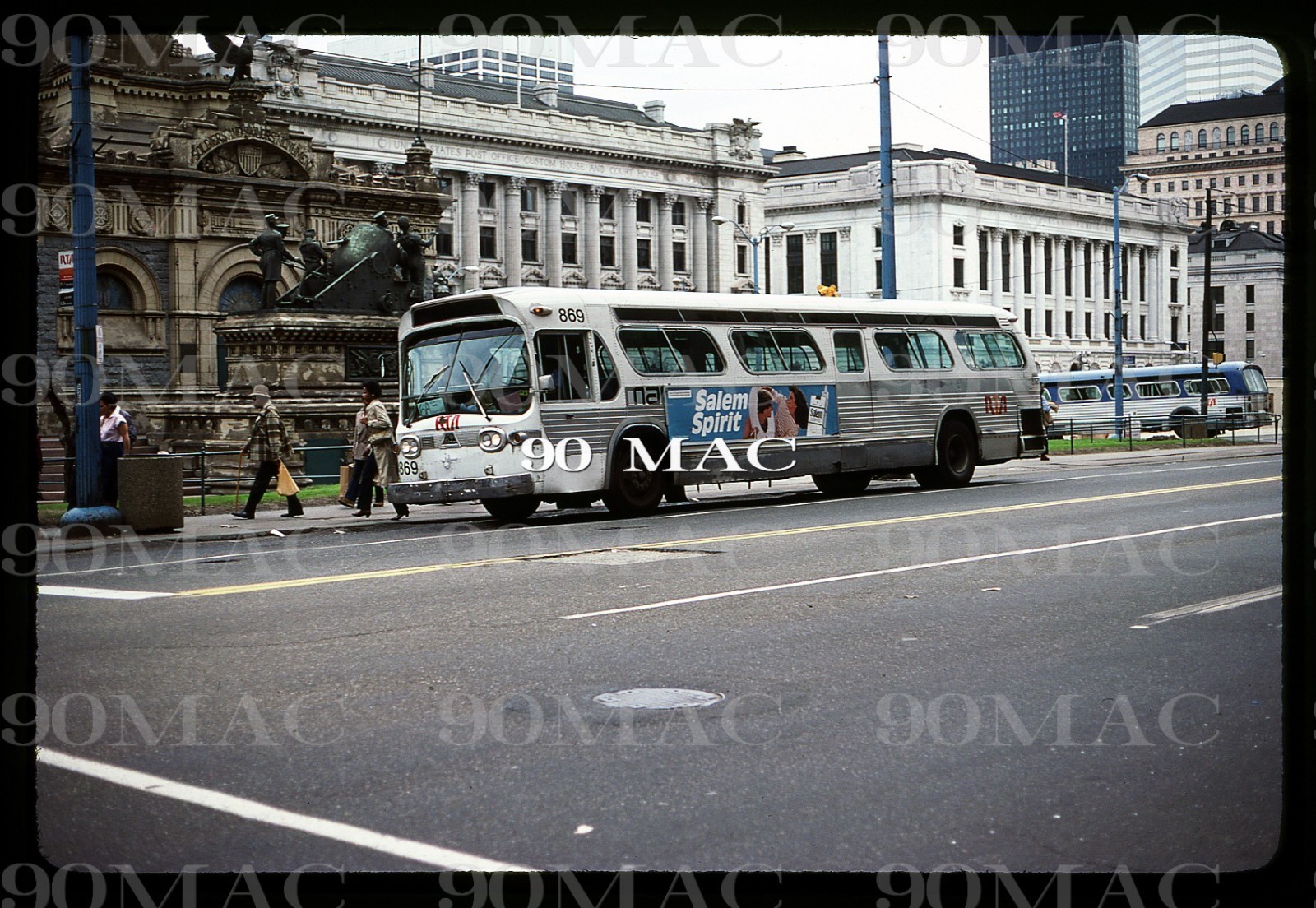 GCRTA. GM COACH BUS #869. Cleveland (OH). Original Slide 1983. (A)