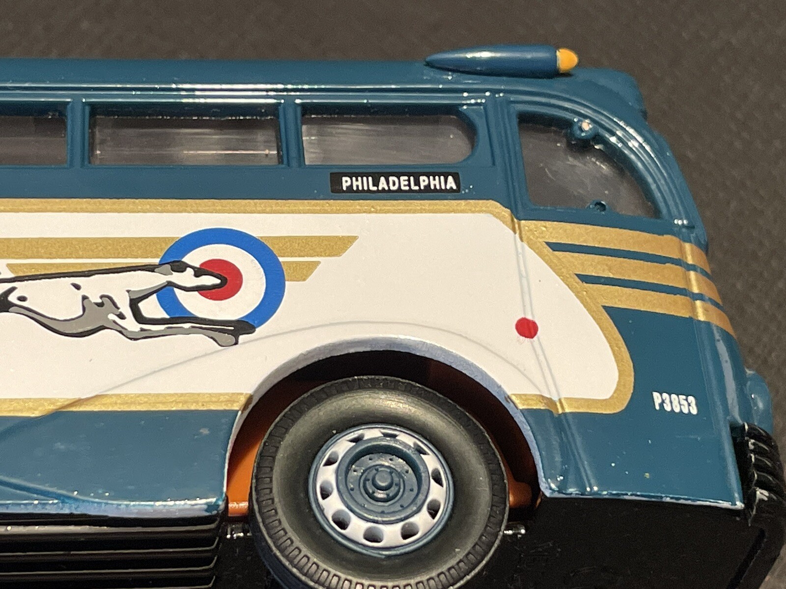 CORGI Yellow Coach 1936 Greyhound Lines – No. 1675 – Pennsylvania Line – NOS