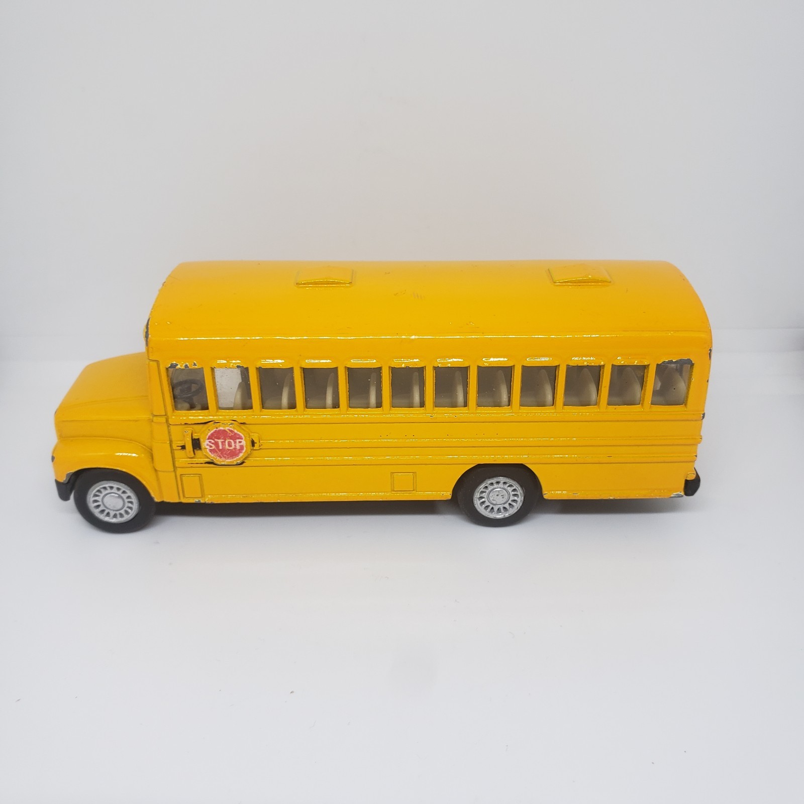 Toysmith Die-Casting School Bus Friction Moving Toy Yellow Bus 2012