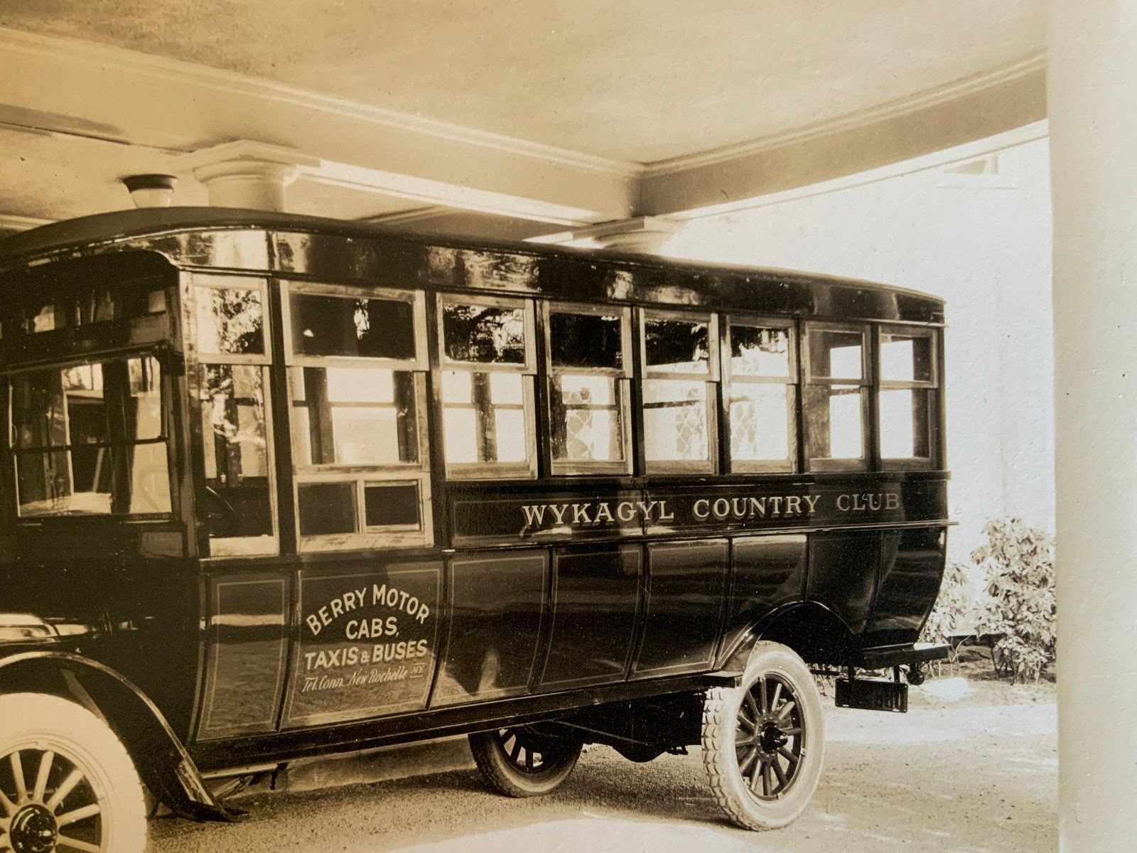 VTG 1910-20 Photo Wykagyl Country Club N.Y. Ford Taxis Bus Shuttle Rosh Photo