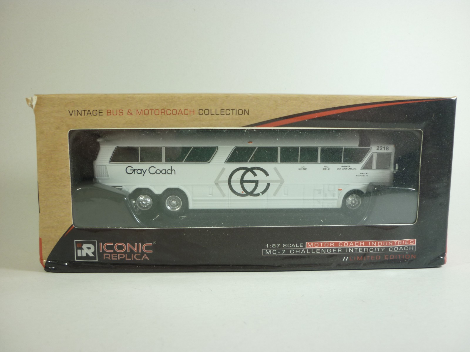 Iconic Replicas 1:87 MCI 7 Challenger Bus Gray Coach With OVP 87-0270