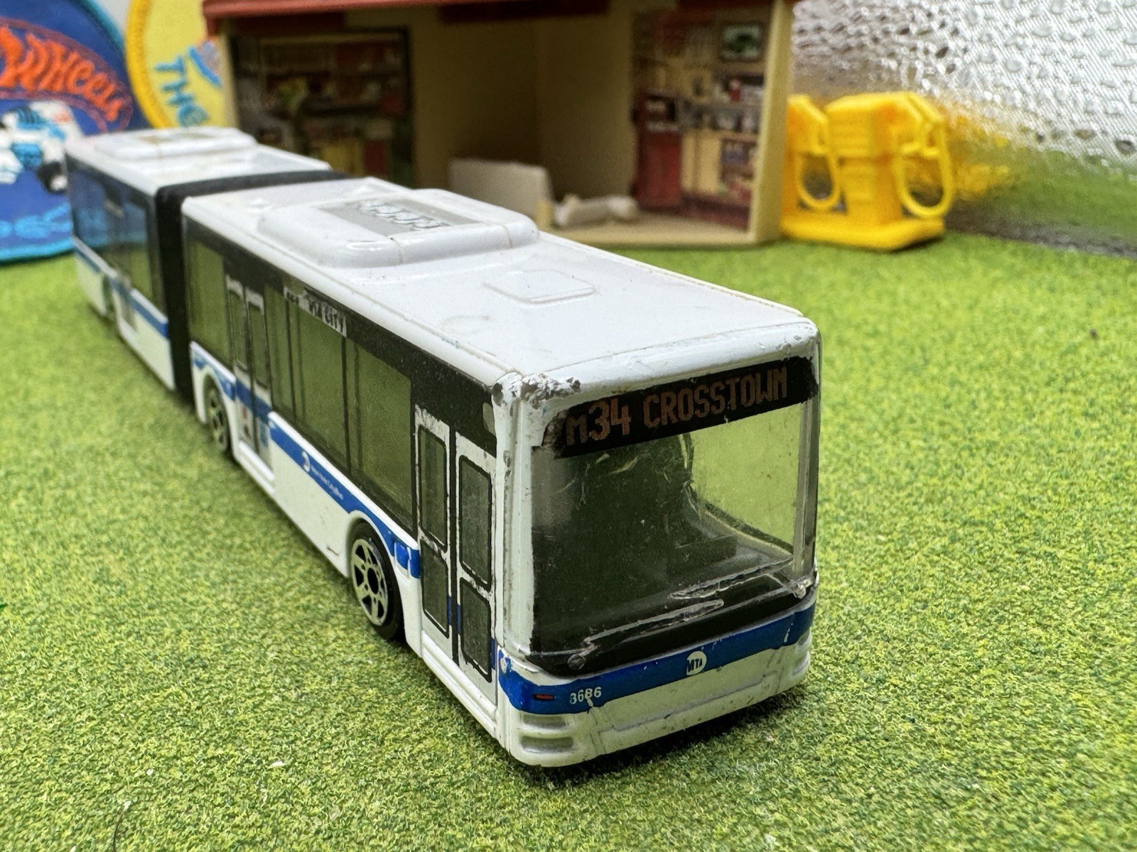 Daron MTA New York City Bus 16″ Articulated Bus Realtoy NYC 1/64