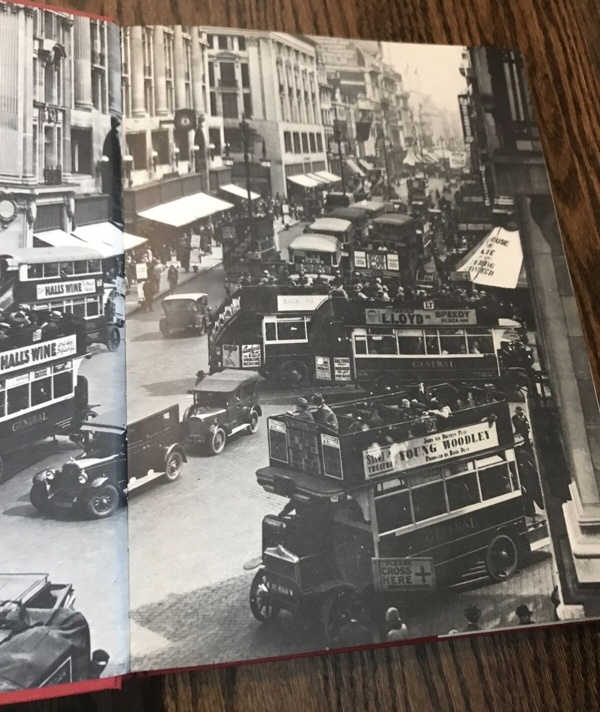 Buss Trolleys Trams by Chas. S. Dunbar (1968) Italy