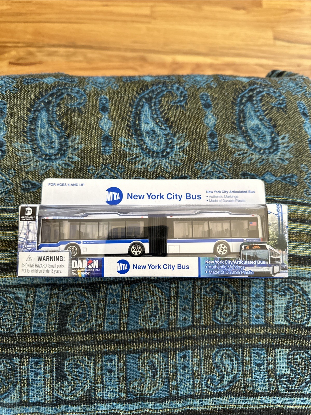 (B3) Daron MTA New York City Bus 16″ Articulated Bus