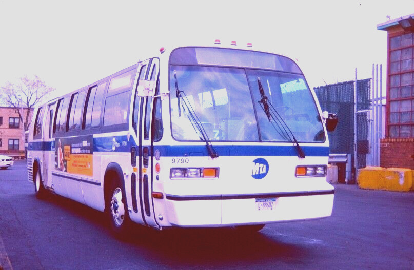 ORIGINAL KODACHROME SLIDE MTA BUS 1994 TMC RTS #9790 LAGUARDIA DEPOT APR 1, 2006