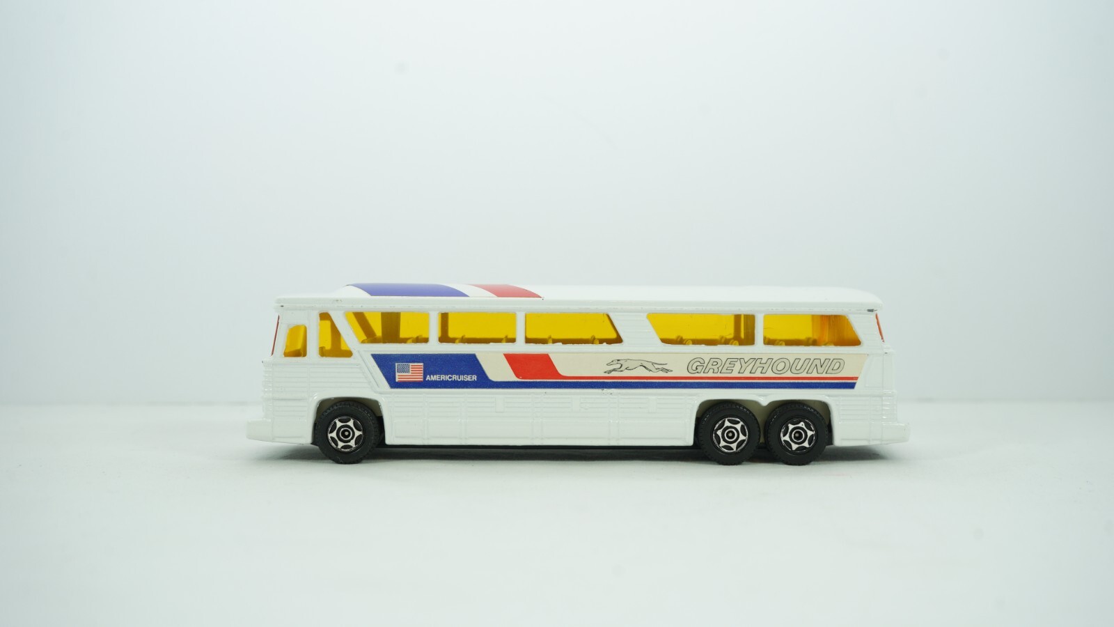 Corgi Diecast Super Juniors E2008 Greyhound MC-8 Americruiser Bus B20
