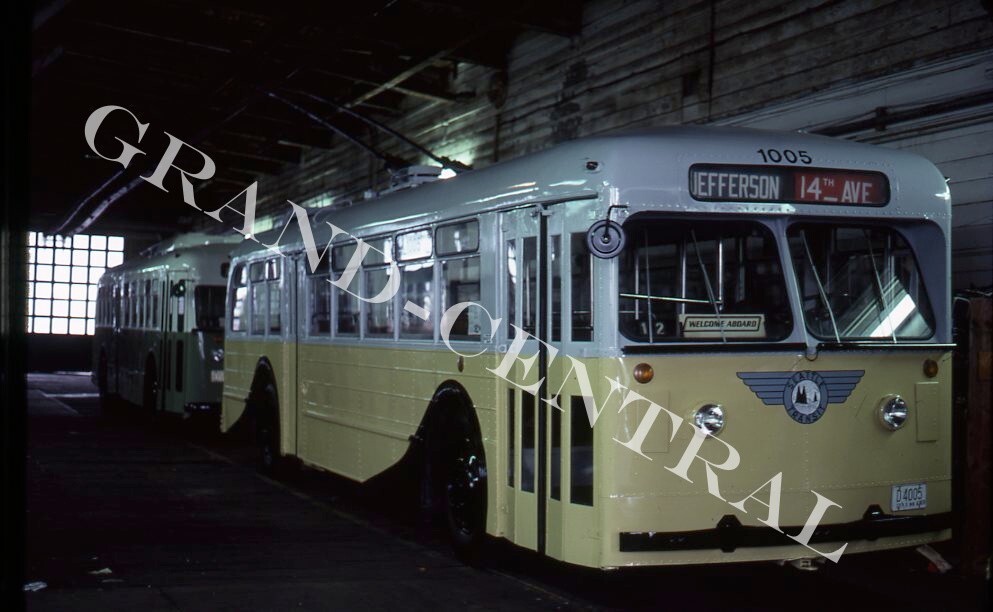 ORIGINAL 1982 SEATTLE TRANSIT TROLLEY BUS SLIDE #1005 SEATTLE WASHINGTON