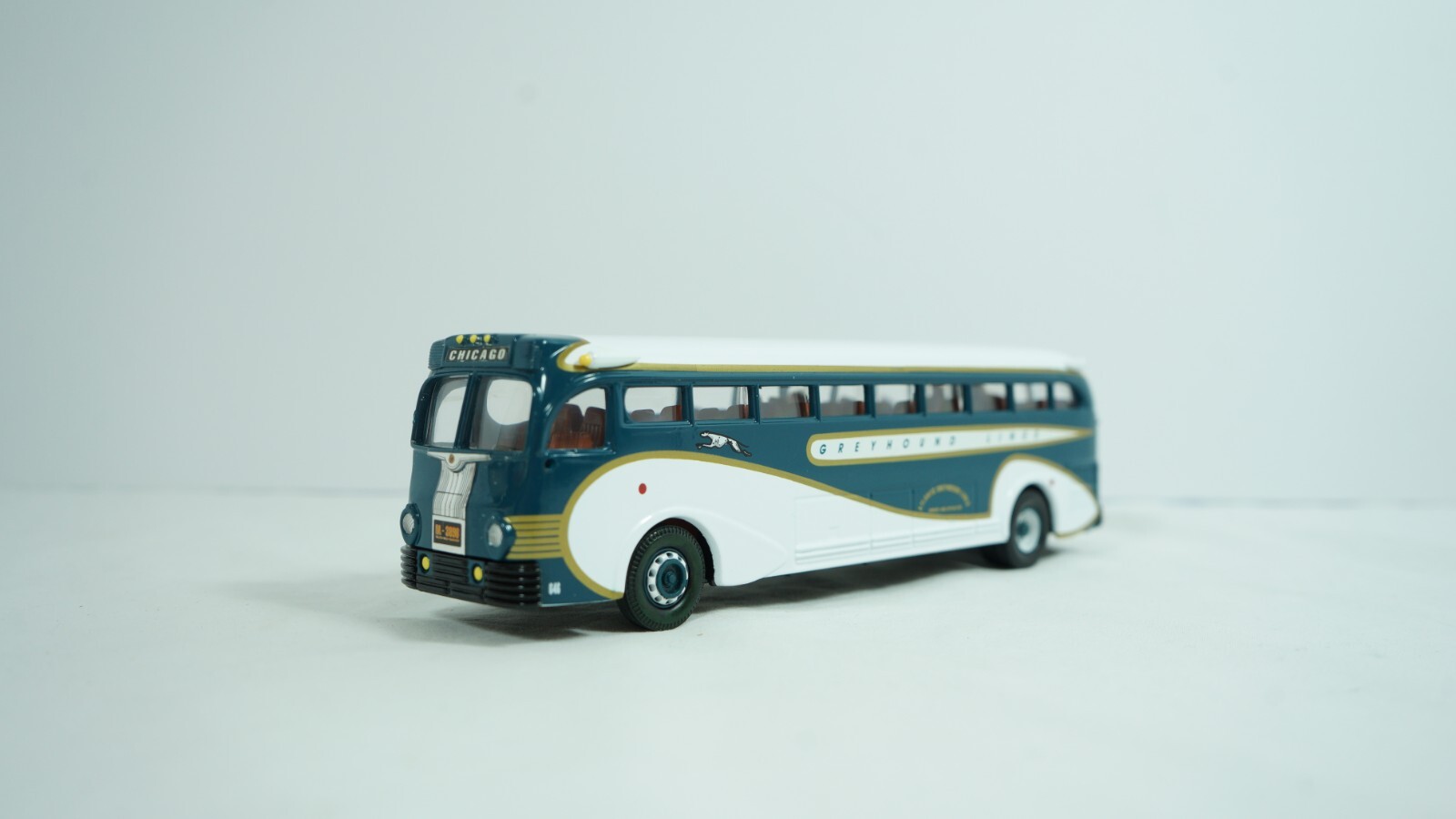 Corgi Classics Yellow Coach 743 Greyhound Lines Vintage Bus Item 98462 NEW HO1