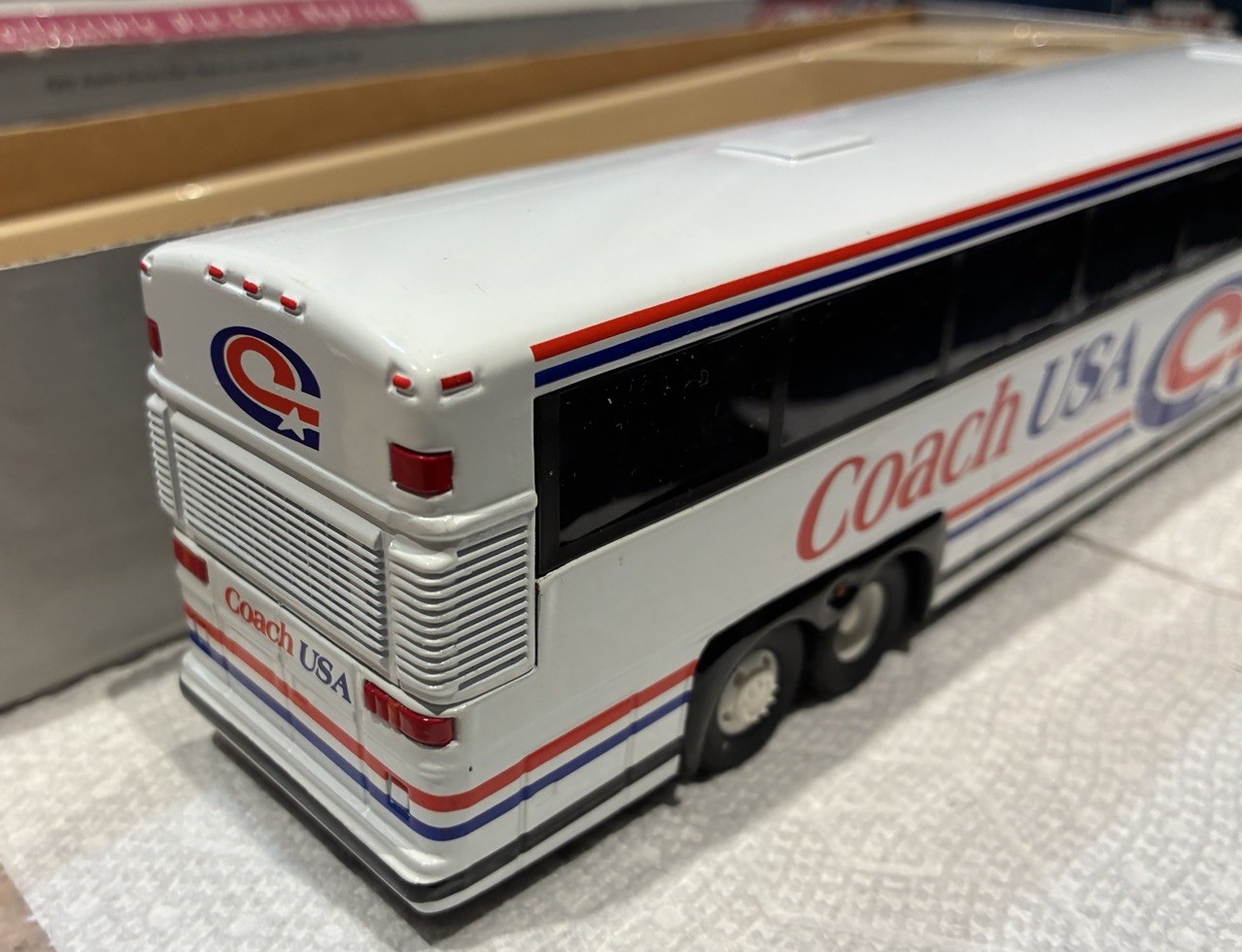 Corgi MCI 102-DL3 Coach USA Bus – LIMITED EDITION Model 53403 1/50 Scale NIB