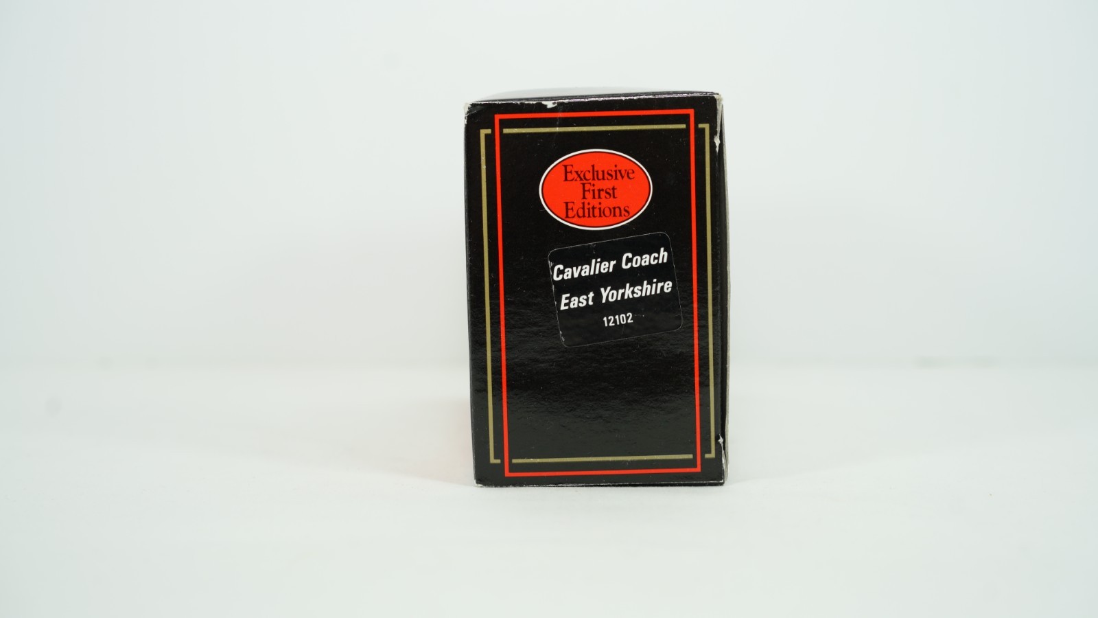 EFE Gilbow 1/76 Cavalier Coach East Yorkshire Item 12102 NEW B541