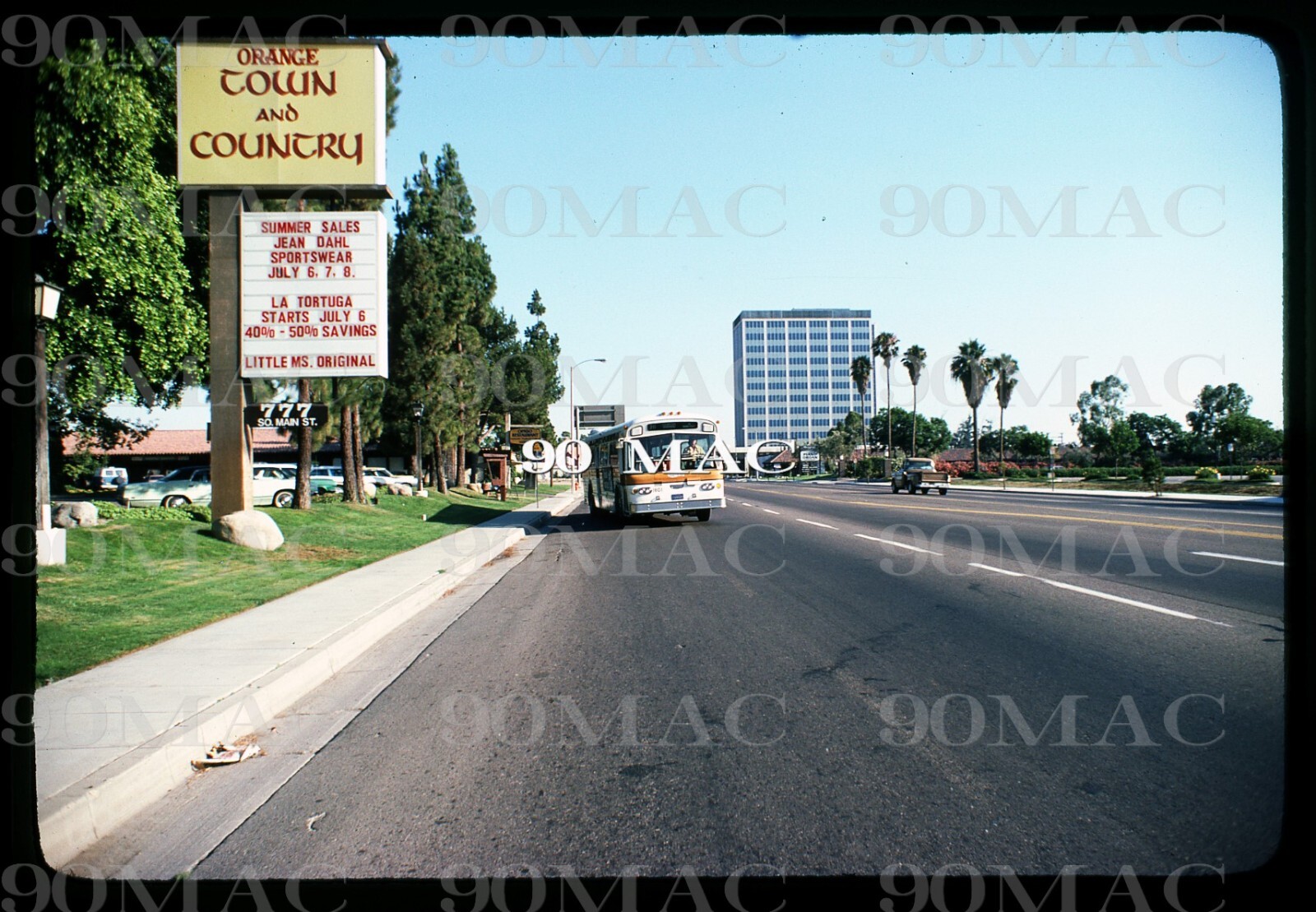 OCTD. FLXIBLE BUS #1801. Santa Ana (CA). Original Slide 1978.