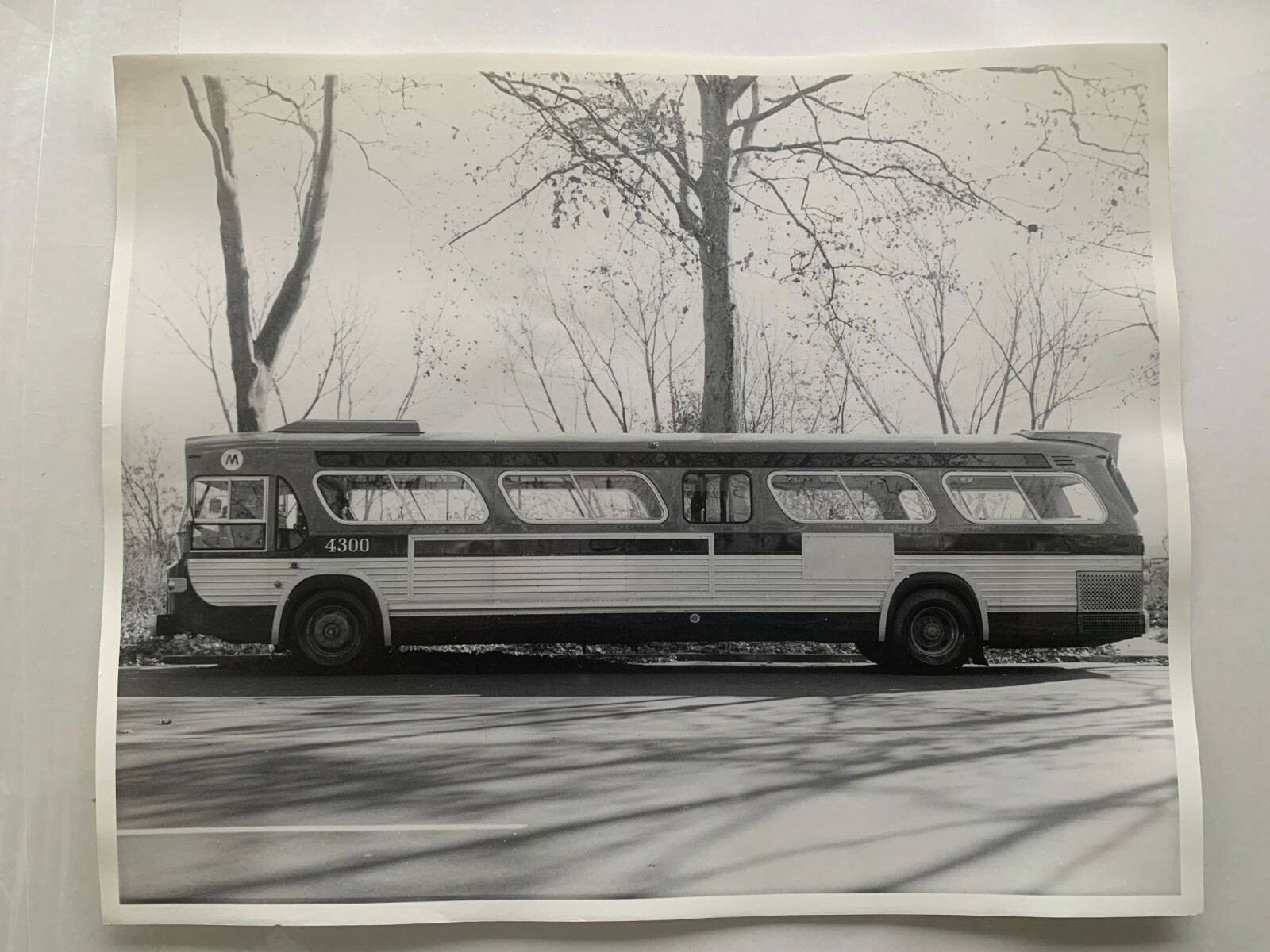 8X10 NY NYC 1970 GMC BUS #4300 B&W PHOTOGRAPH NEW YORK CITY SURFACE COLLECTIBLE