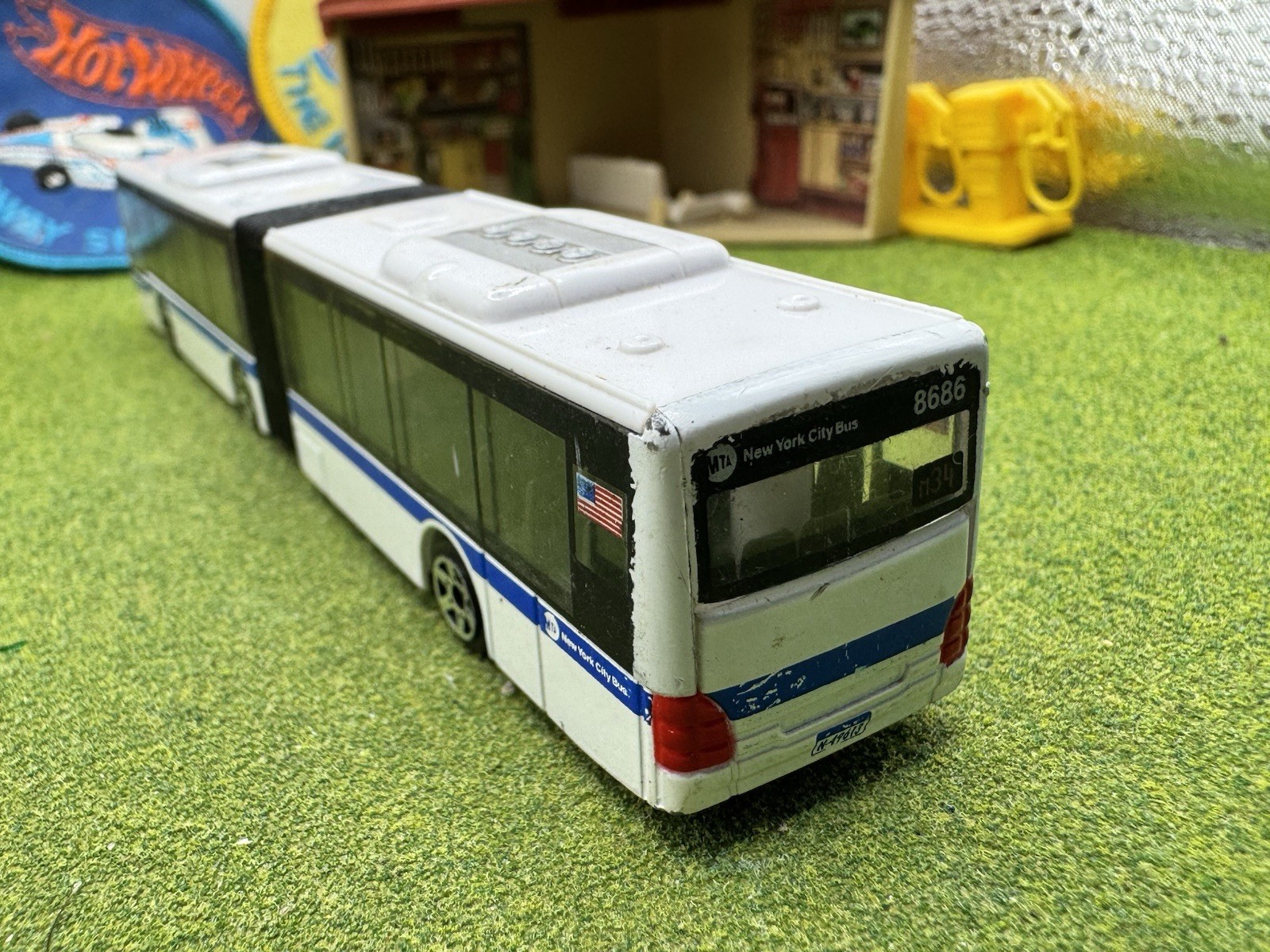 Daron MTA New York City Bus 16″ Articulated Bus Realtoy NYC 1/64