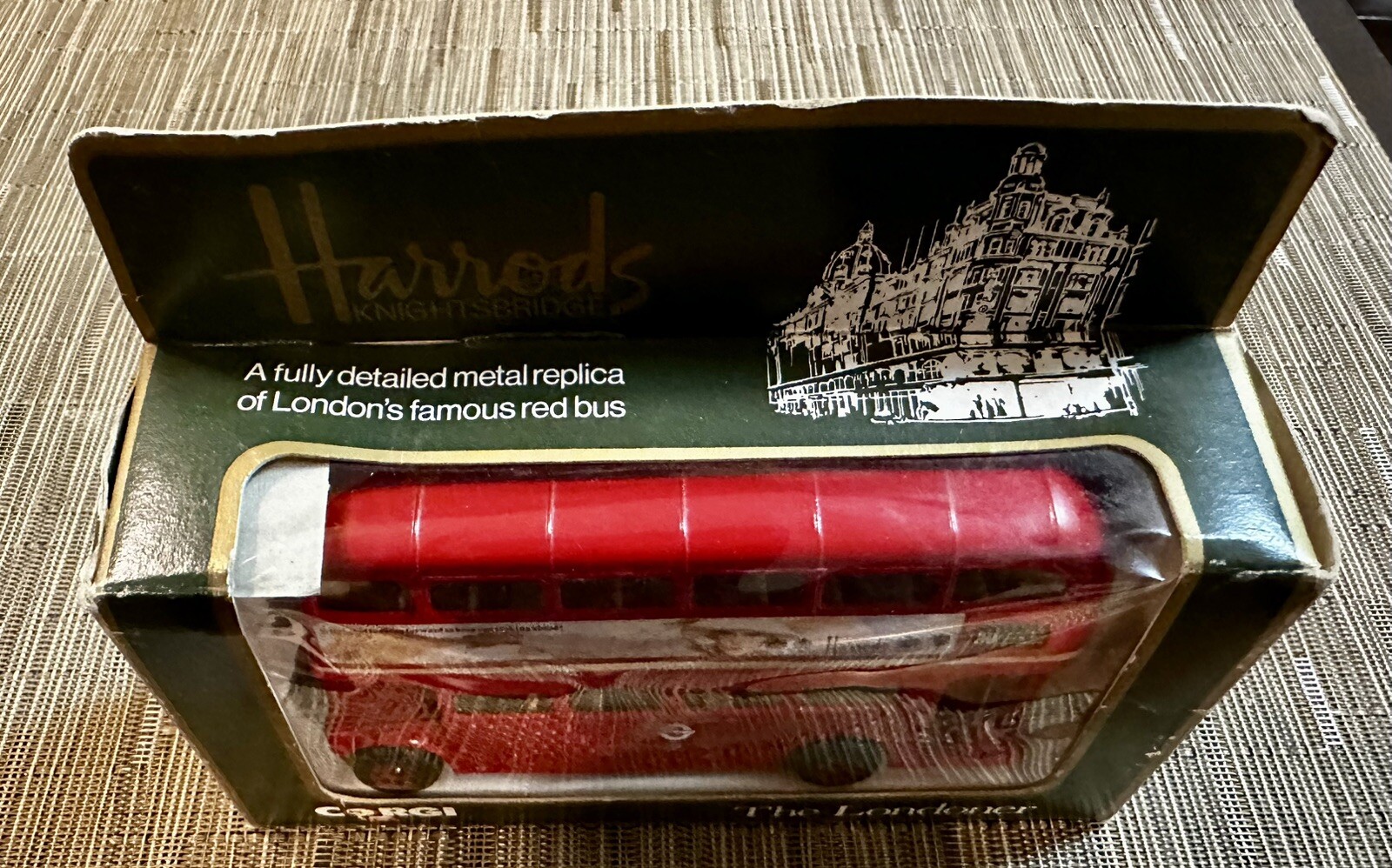 HARRODS KNIGHTSBRIDGE – LONDON RED BUS – MADE IN GREAT BRITAIN