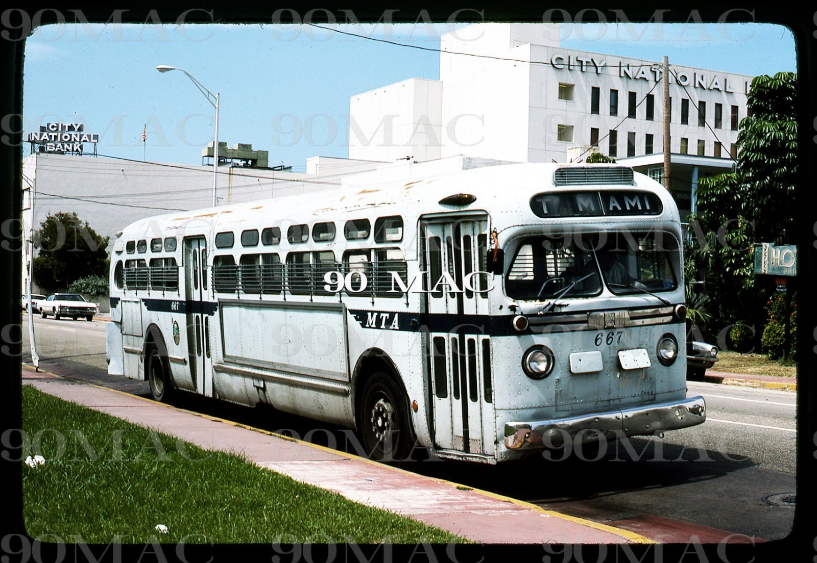 MIAMI-DADE TRANSIT. GM COACH BUS #667. Miami (FL). Original Slide 1976.