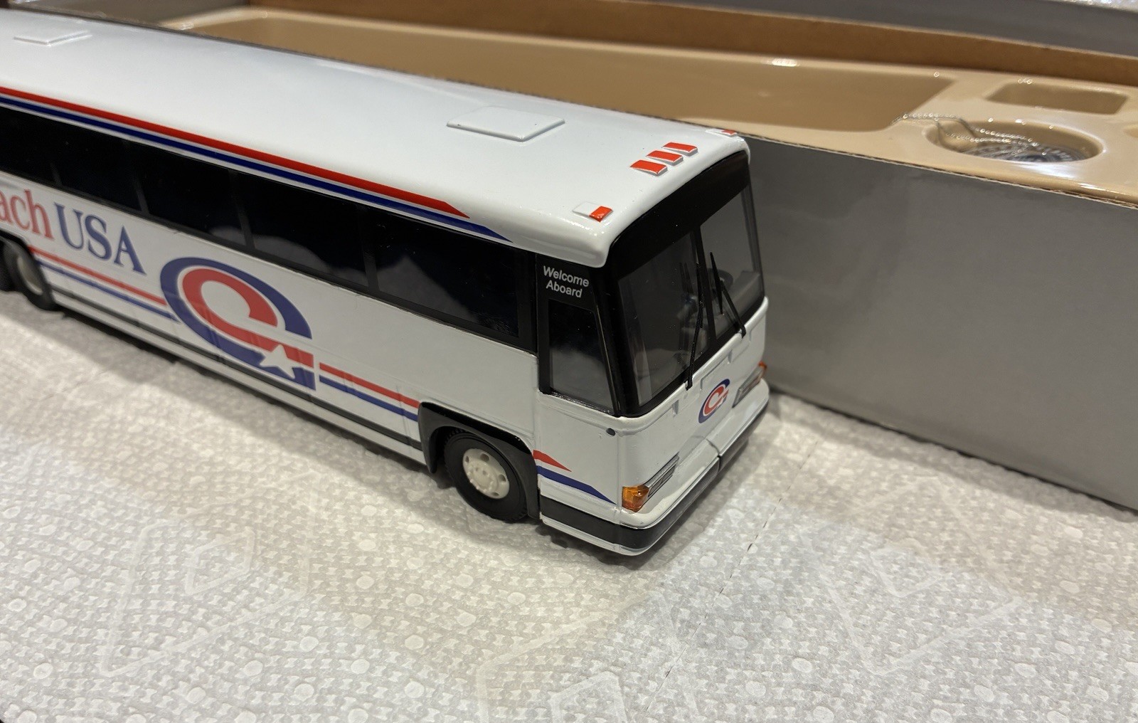 Corgi MCI 102-DL3 Coach USA Bus – LIMITED EDITION Model 53403 1/50 Scale NIB