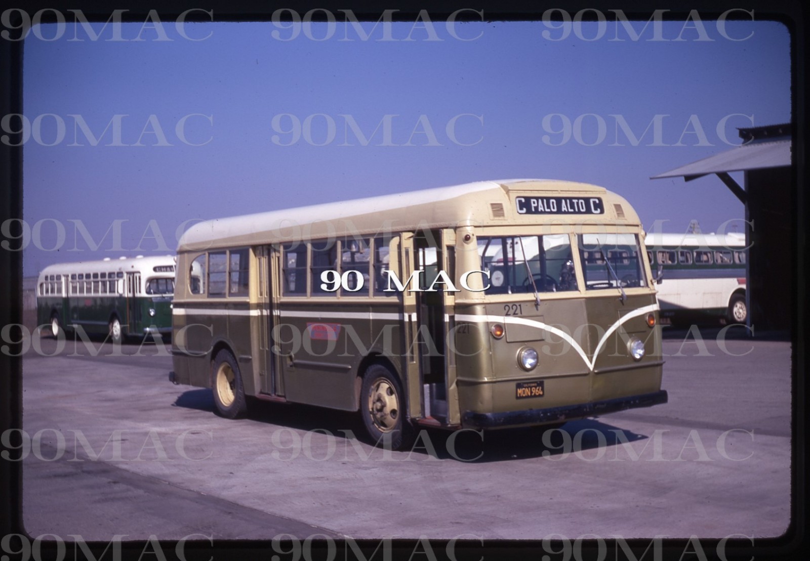 PENINSULA TRANSIT. FORD Bus #221. Palo Alto (CA). Original Slide 1969. (A)