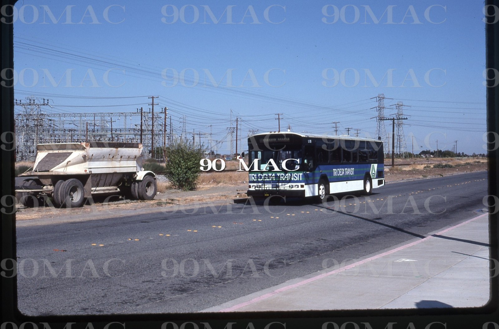 TRI DELTA TRANSIT. GILLIG BUS #1260. Antioch (CA). Original Slide 1997.