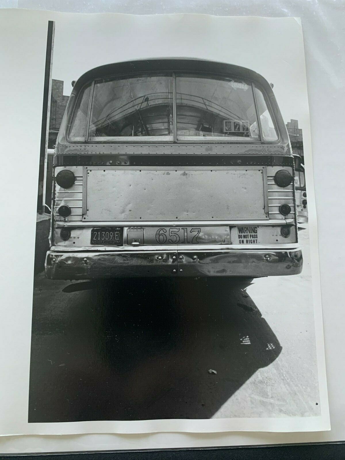 8X10 NY NYC BUS #6517 BEAUTIFUL REAR END TRANSIT BLACK WHITE 1972 PHOTOGRAPH ART