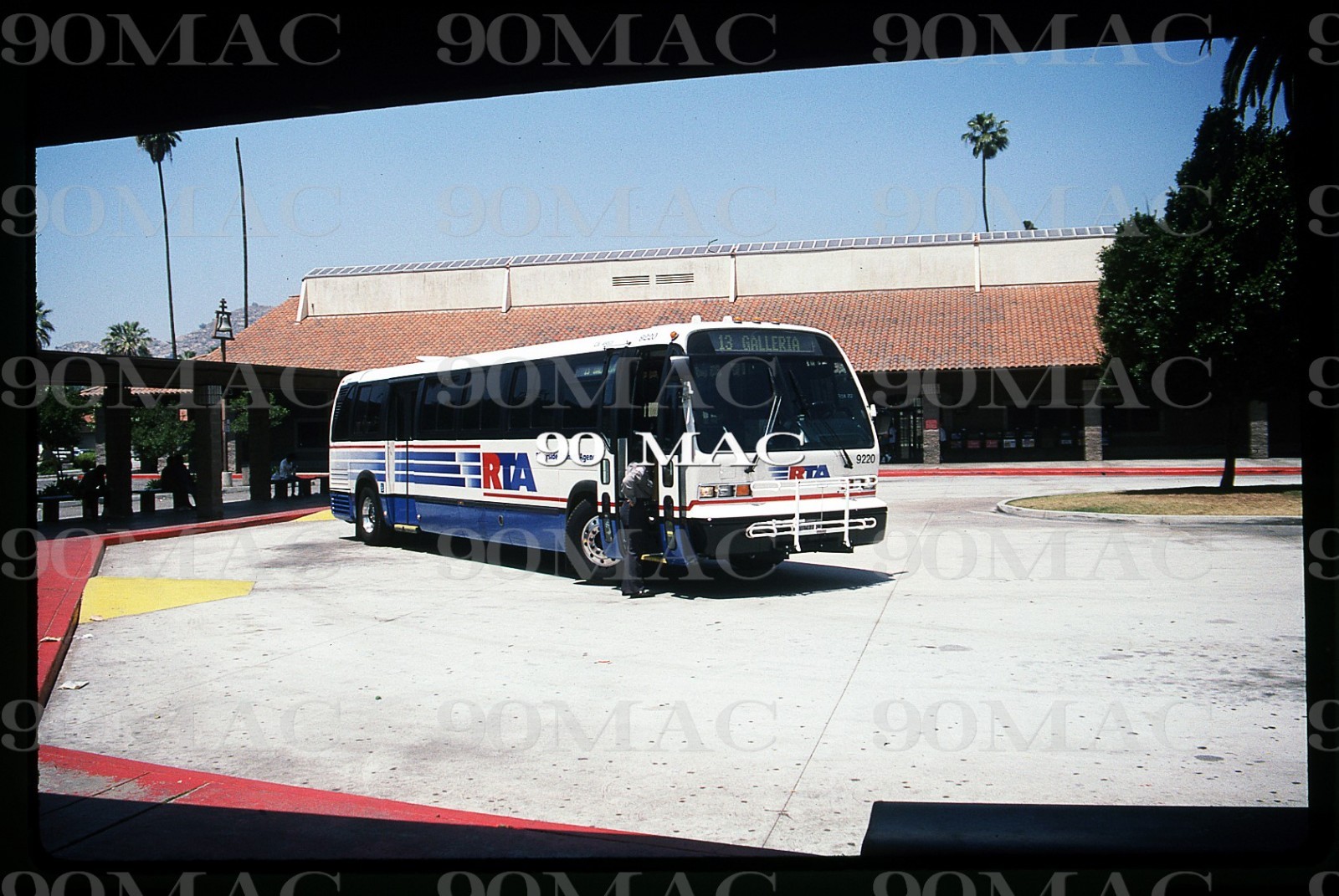 RIVERSIDE TRANSIT. GM RTS BUS #9220. Riverside (CA). 4 Original Slides 1994.
