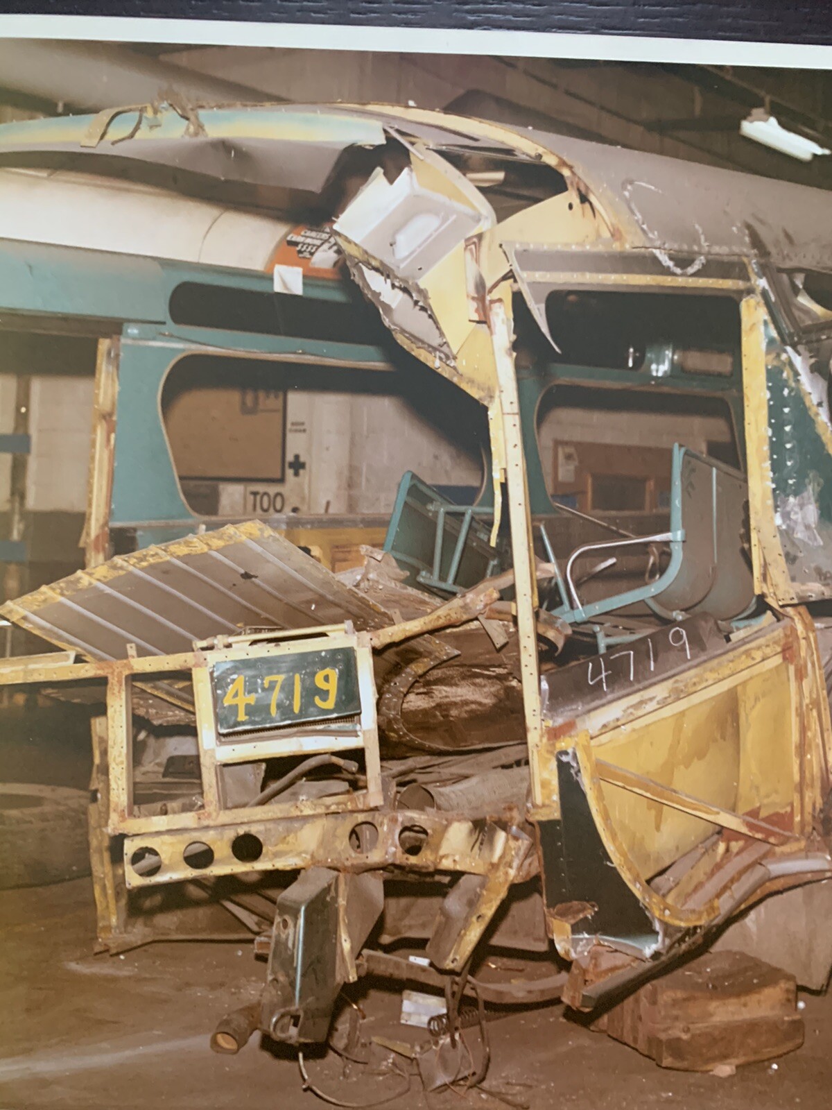 8X10 NY NYC SURFACE TRANSIT BUS #4719 COLOR PHOTOGRAPH COMPLETELY STRIPPED CLEAN