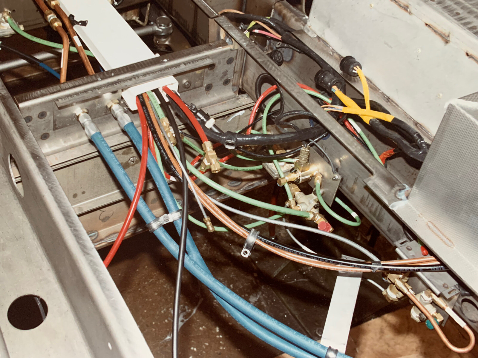 8X10 NY NYC NEW YORK CITY SURFACE TRANSIT BUS COLOR PHOTOGRAPH WIRING HOSES