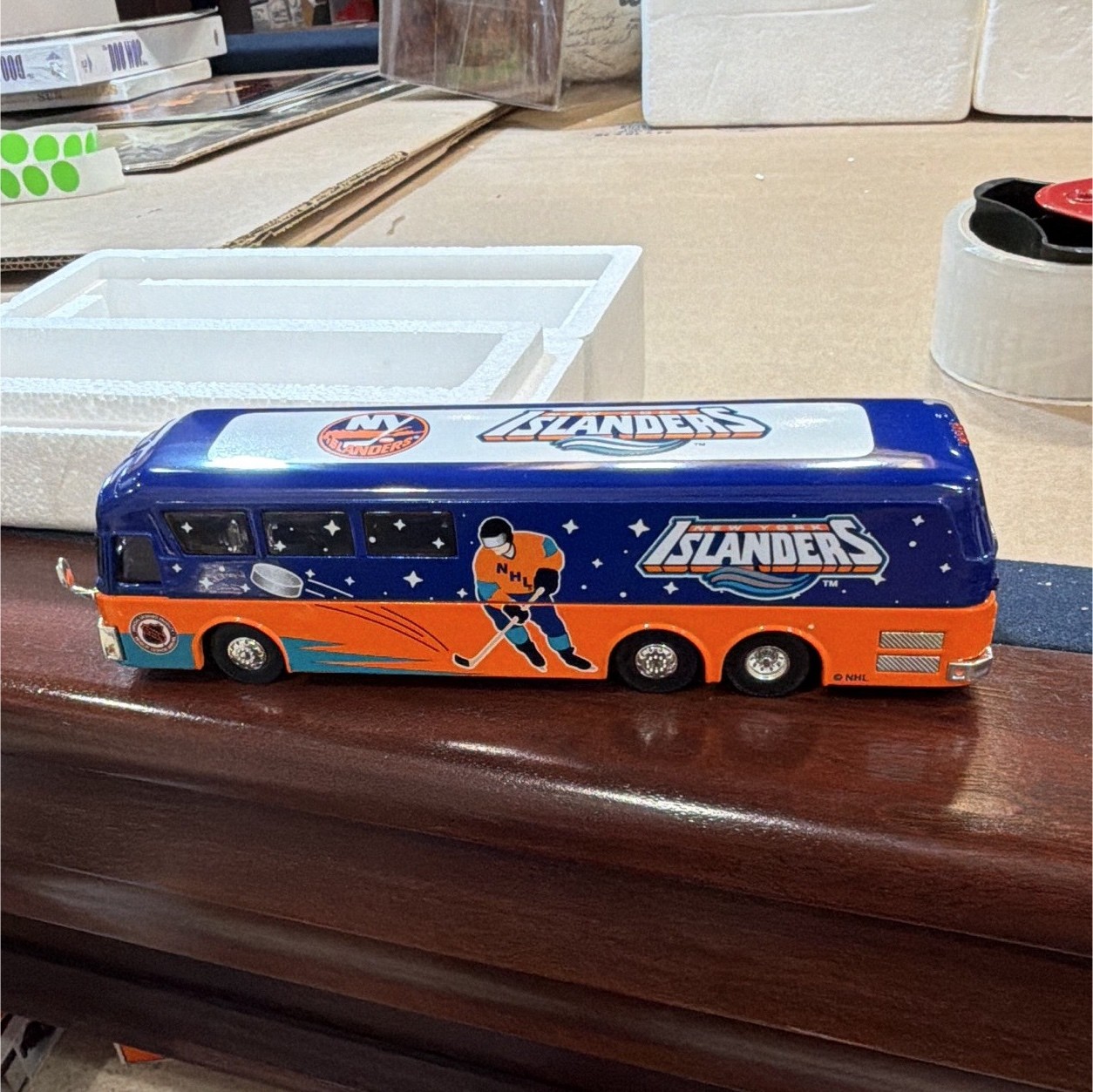 White Rose Collectibles 1998 Super Star Coach Bus New York Islanders 605
