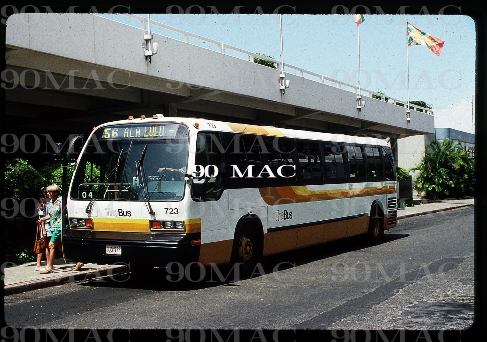 THE BUS. GM RTS BUS #723. Honolulu (HI). Original Slide 1992. (A)