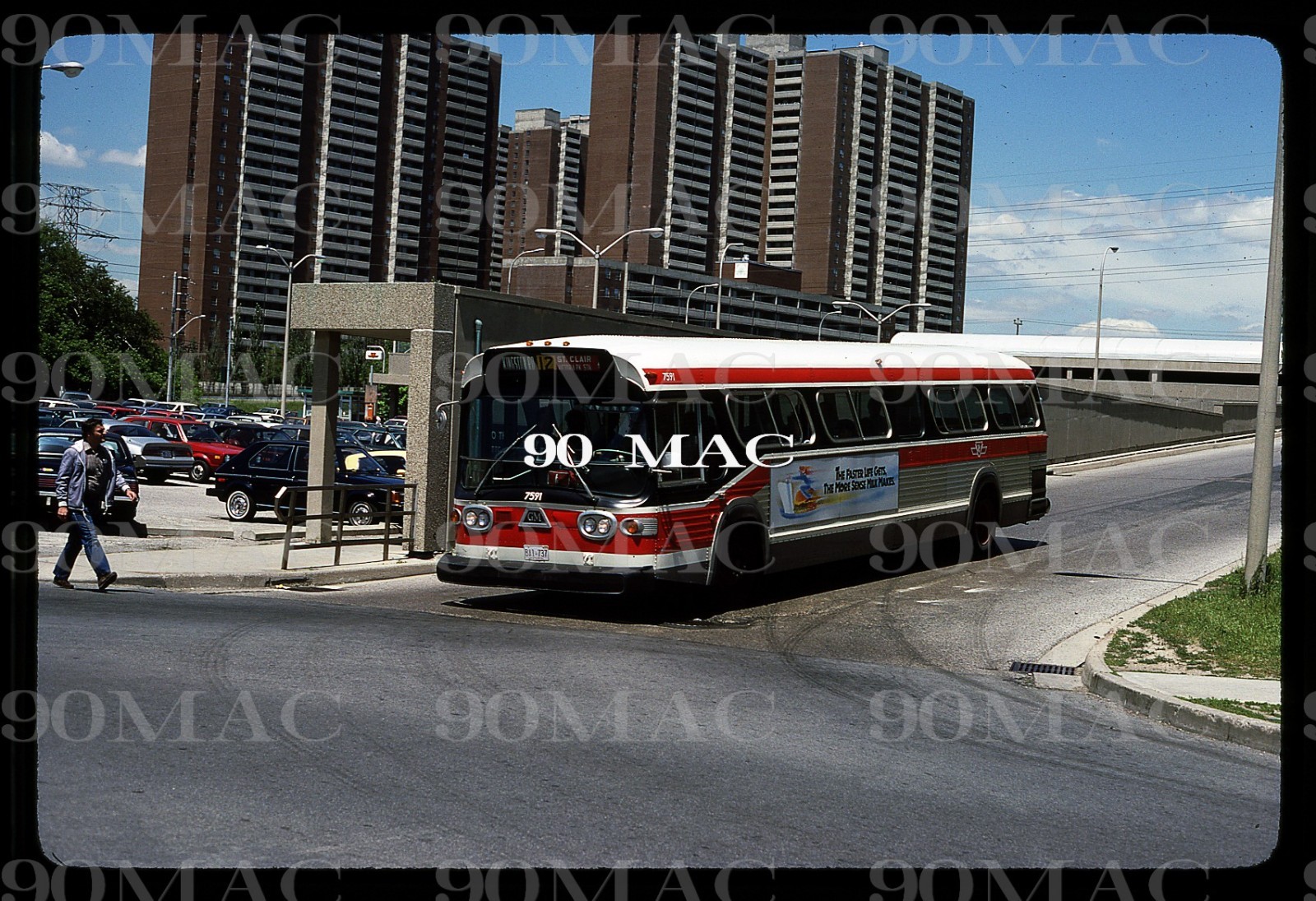 Toronto Transit Commission- TTC. GMDD BUS #7591. Original Slide 1984.
