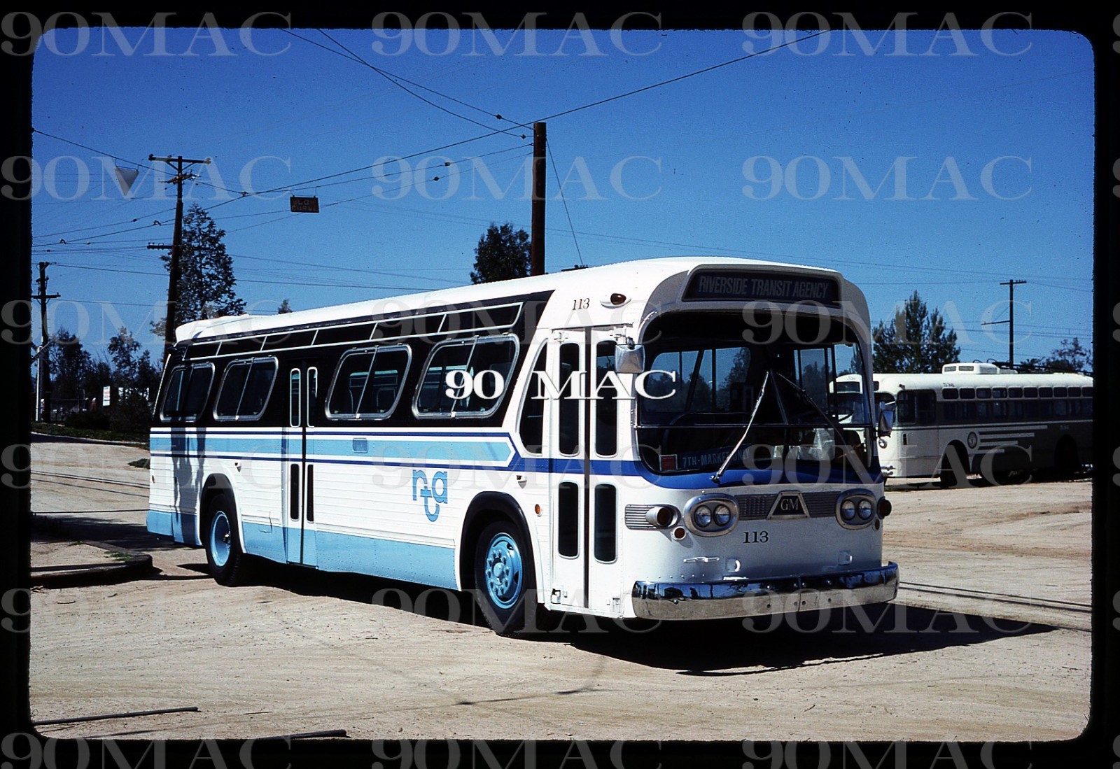 RIVERSIDE TRANSIT-RTA. GM COACH BUS #113. Perris (CA). Original Slide 1977.