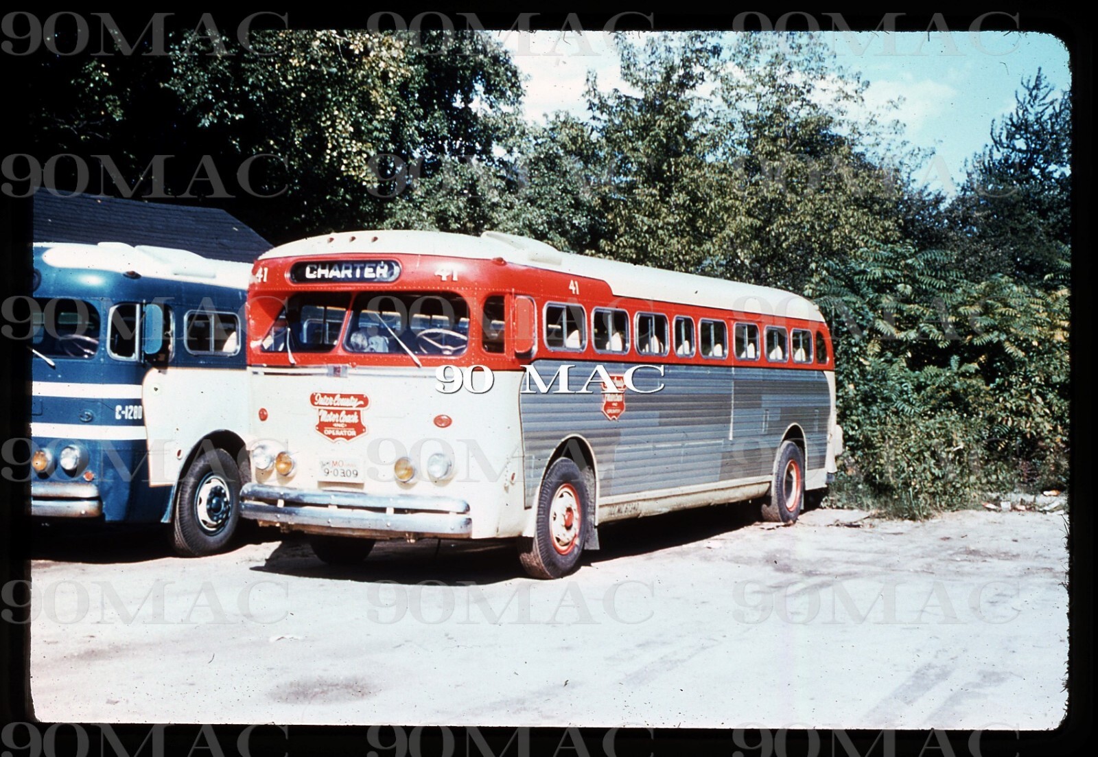 INTERCOUNTY MOTOR COACH. GM COACH BUS #41. Babylon (NY). Original Slide 1975.
