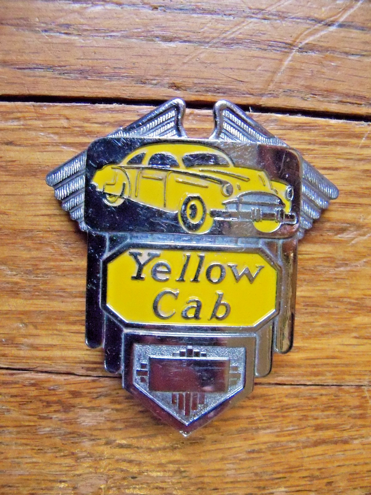 VINTAGE 1940’s YELLOW CAB TAXICAB DRIVER CHAUFFEUR’S HAT BADGE USA