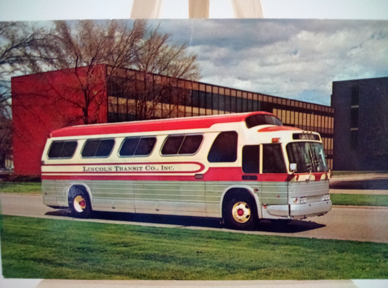 LINCOLN TRANSIT COMPANY POSTCARD GMC P8M 1973 ATLANTIC CITY DESTINATION